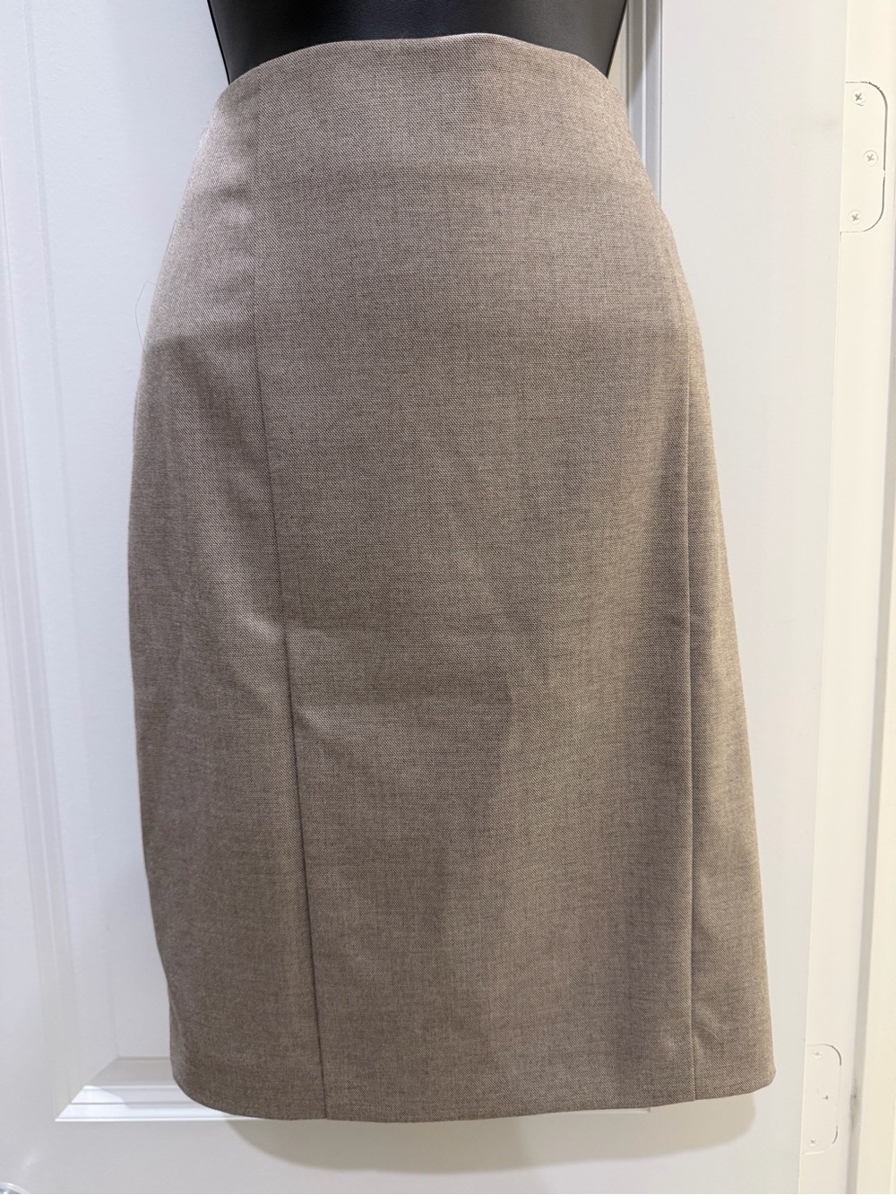 Ann Taylor Petite 6P Taupe Pencil Skirt Flounce Back NWT